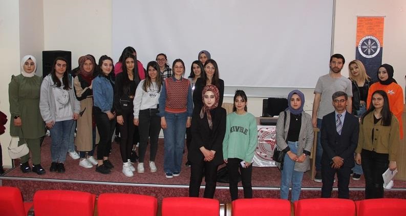 Öğrencilerimiz "Gençlik ve Sosyal Medya Söyleşisi"ne Katıldı.