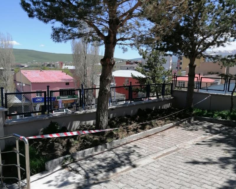 Öğrencilerimizle "Fidan Dikimi" ve "Hobi Bahçesi" Oluşturulması Faaliyeti.