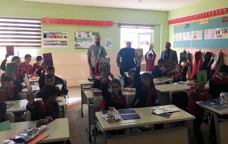 Çıldır MYO’dan Cumhuriyetimizin 100. Yılında “100 Öğrenciye 100 Kitap Hediye” Etkinliği