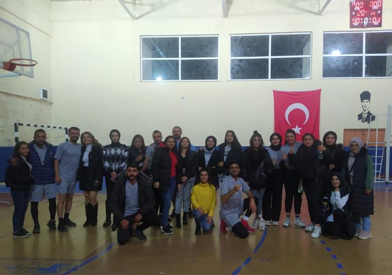 Çıldır MYO Voleybol Takımı Kupa Kazandı.