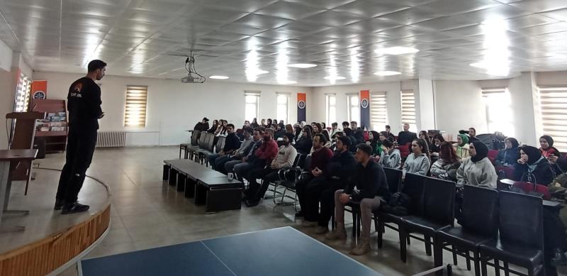 Yüksekokulumuzda "Kariyer Günü Etkinlikleri" Başladı.