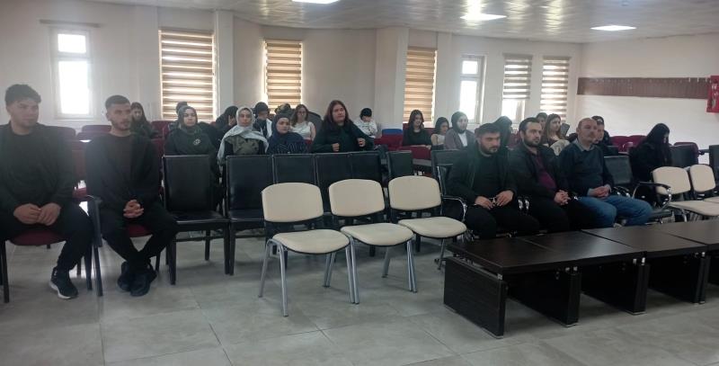 Yüksekokulumuzda Çıldır İlçe Müftülüğü İş Birliğiyle "İyilik, Adalet ve Vicdan" Temalı Söyleşi Gerçekleştirildi